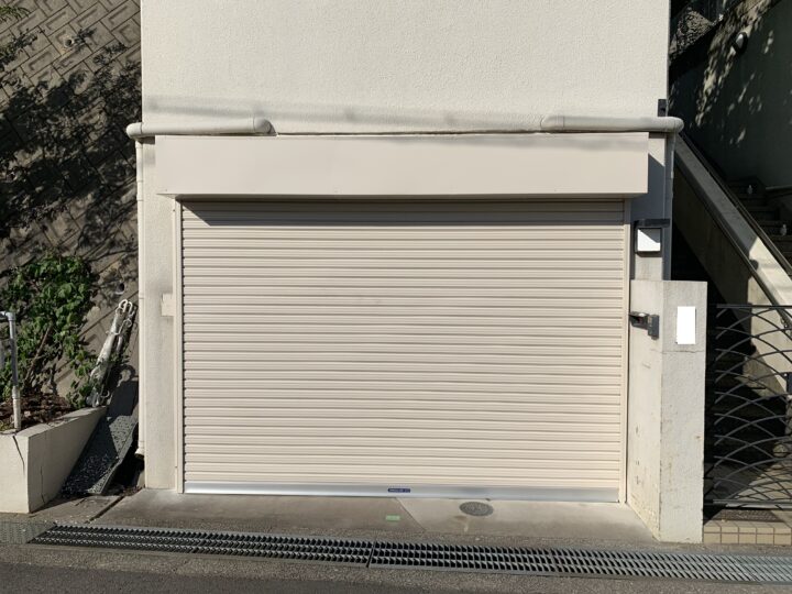 株式会社エイワシャッター 河合町 電動シャッター取替え工事の画像