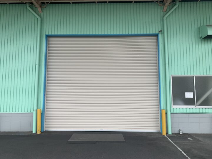八尾市　株式会社エイワシャッター　工場電動シャッター交換工事の画像
