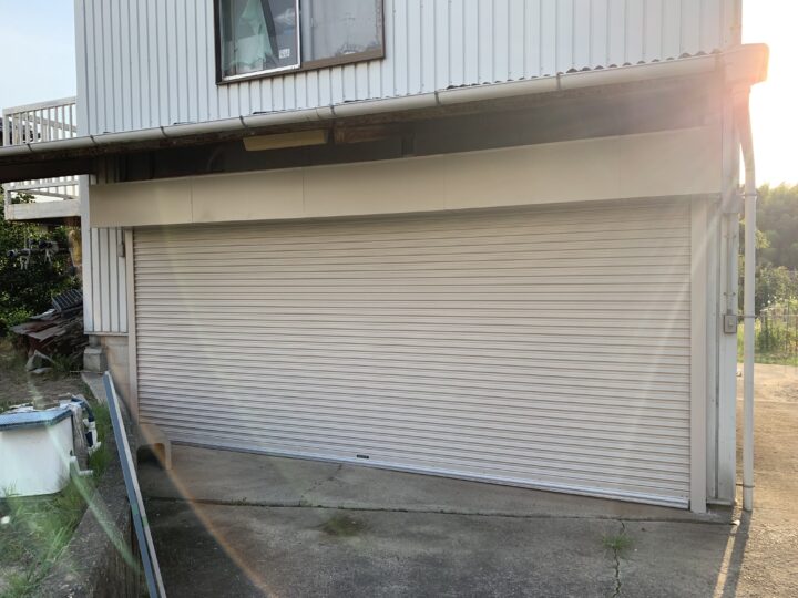 大阪府枚方市　ガレージ電動ワイド式シャッター取替え工事の画像