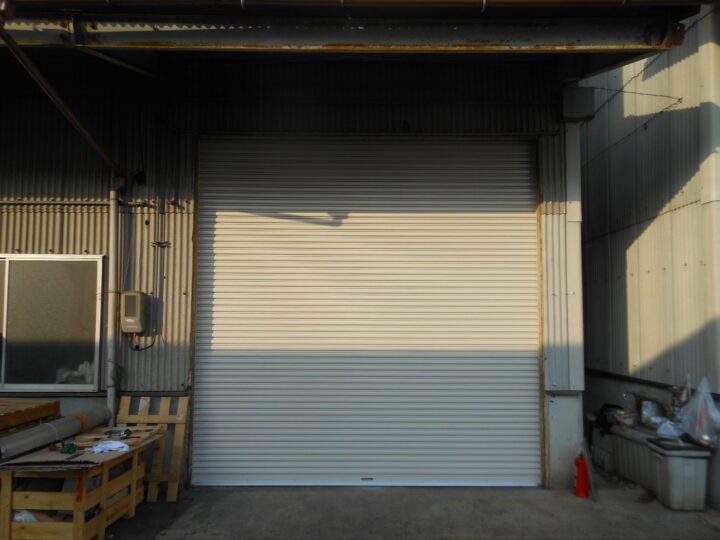 淀川区 株式会社エイワシャッター 工場電動シャッター交換工事の画像