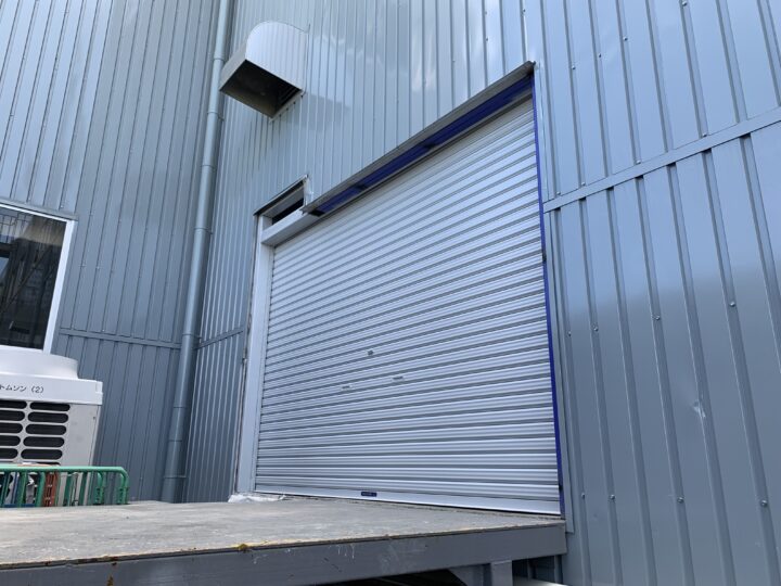 大阪市鶴見区　株式会社エイワシャッター　工場シャッター取付けの画像