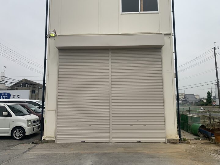 大阪府茨木市　倉庫軽量シャッター取替え工事の画像