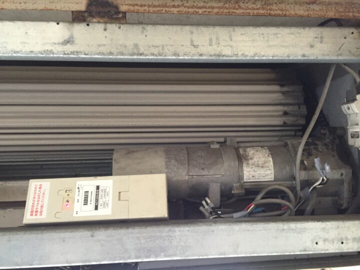 大阪府八尾市　電動シャッターリモコン装置取替え修理の画像