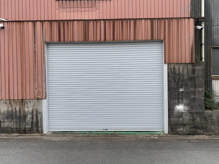 八尾市 株式会社エイワシャッター ガレージ電動シャッター工事の画像
