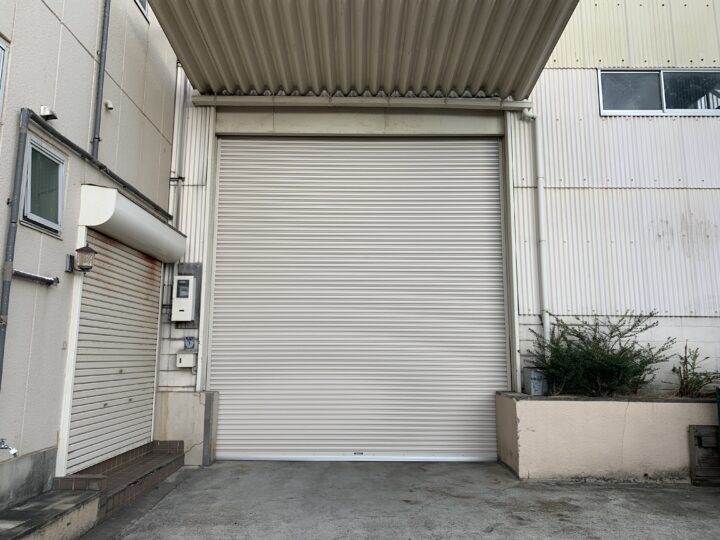 大阪府東大阪市　ガレージ電動ワイド式シャッター取替え工事の画像