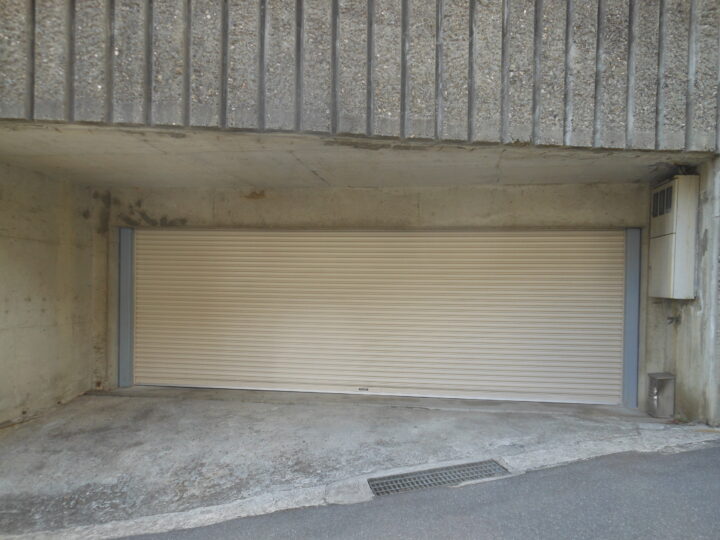 株式会社エイワシャッター西宮 ガレージシャッター取替え工事の画像